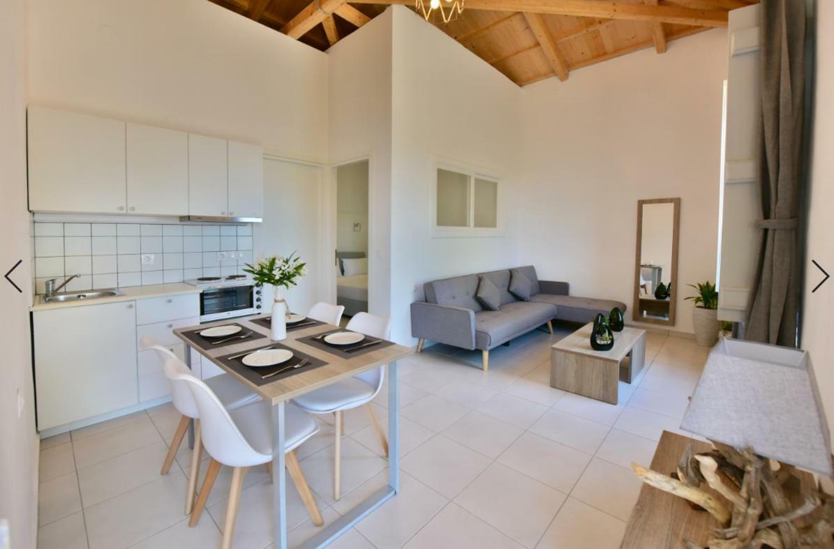 Douskos Beach House Apartment Hydra  Exterior foto